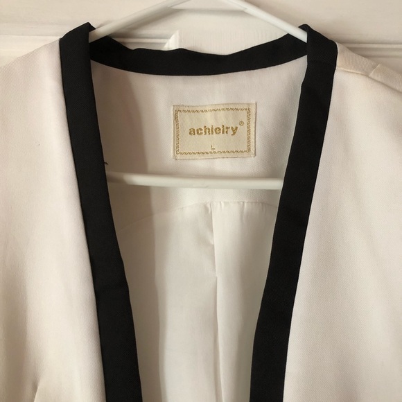 White vest - Picture 2 of 6